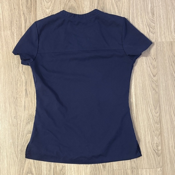 Med Couture Women's Short Sleeve Scrub Top - Picture 4 of 5